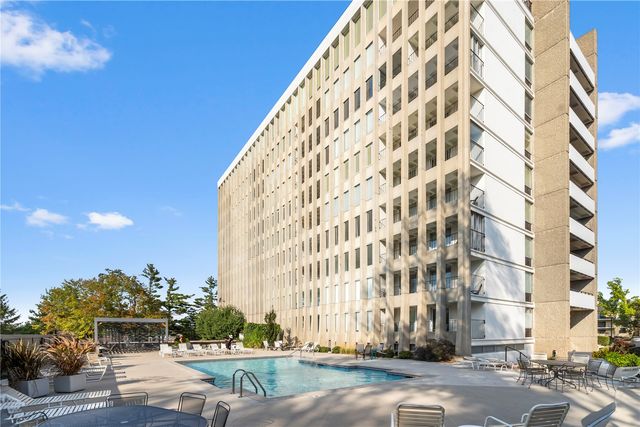 2222 1st Avenue NE 303, Cedar Rapids, IA 52402