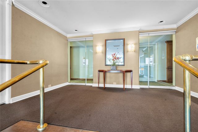 2222 1st Avenue NE 303, Cedar Rapids, IA 52402