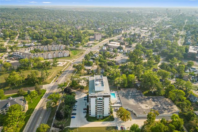 2222 1st Avenue NE 303, Cedar Rapids, IA 52402