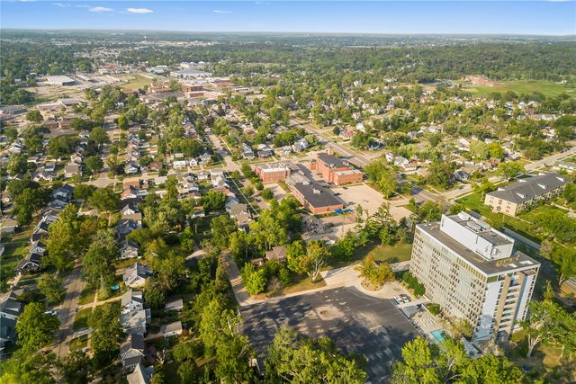 2222 1st Avenue NE 303, Cedar Rapids, IA 52402