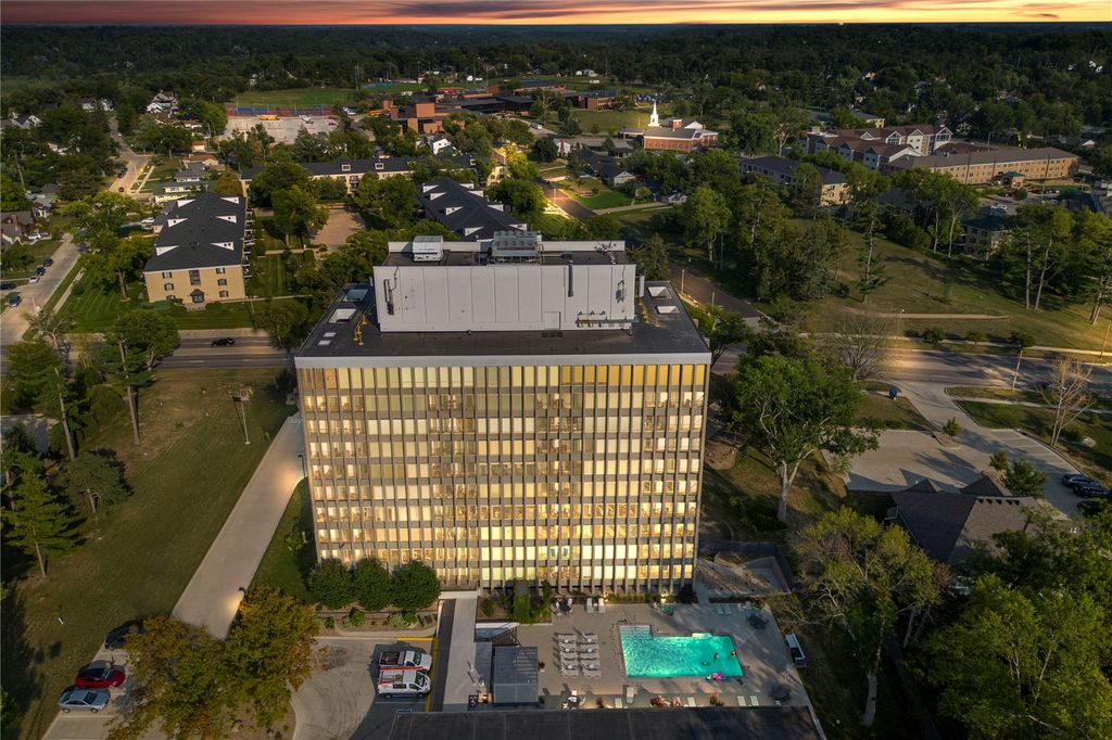 2222 1st Avenue NE 303, Cedar Rapids, IA 52402