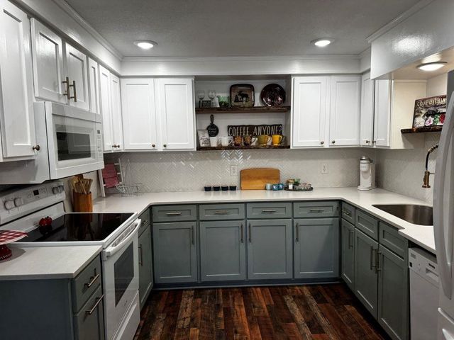 236 E Lakeshore Drive, Cherokee Village, AR 72525