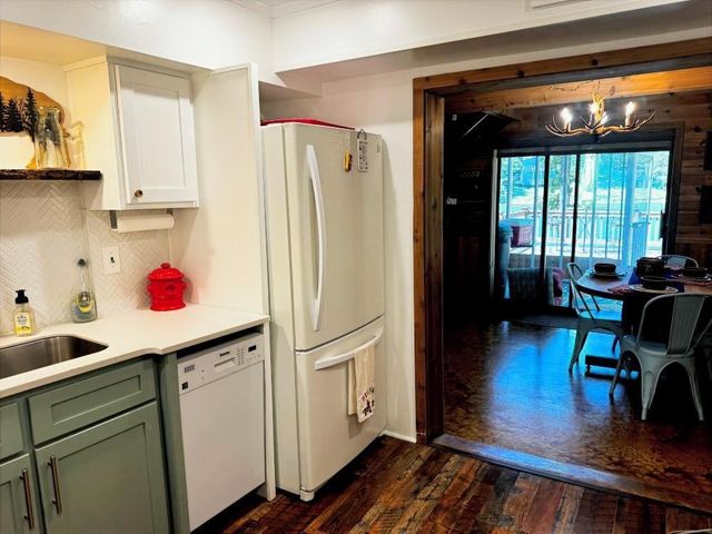 236 E Lakeshore Drive, Cherokee Village, AR 72525
