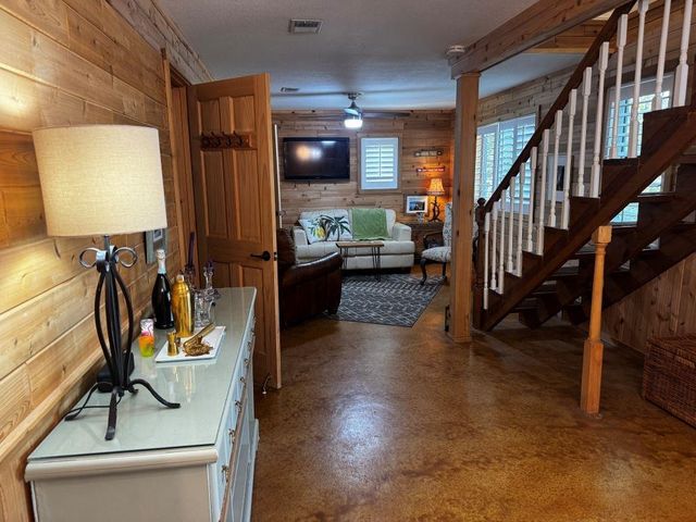 236 E Lakeshore Drive, Cherokee Village, AR 72525