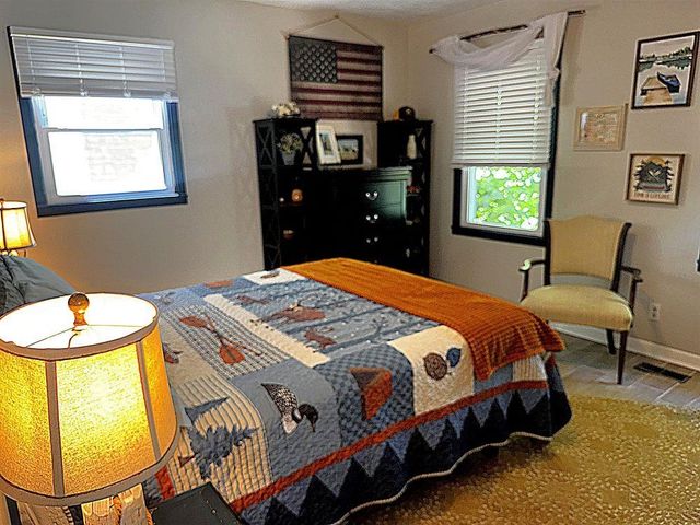 236 E Lakeshore Drive, Cherokee Village, AR 72525