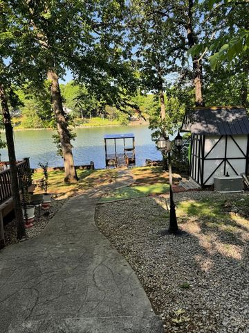 236 E Lakeshore Drive, Cherokee Village, AR 72525