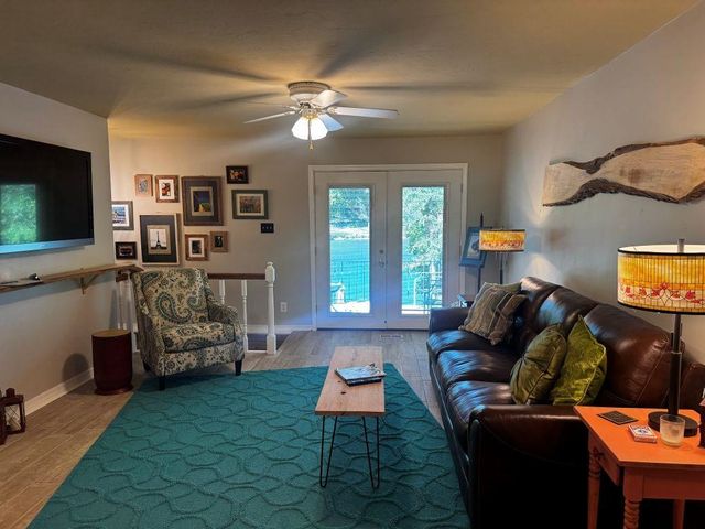 236 E Lakeshore Drive, Cherokee Village, AR 72525
