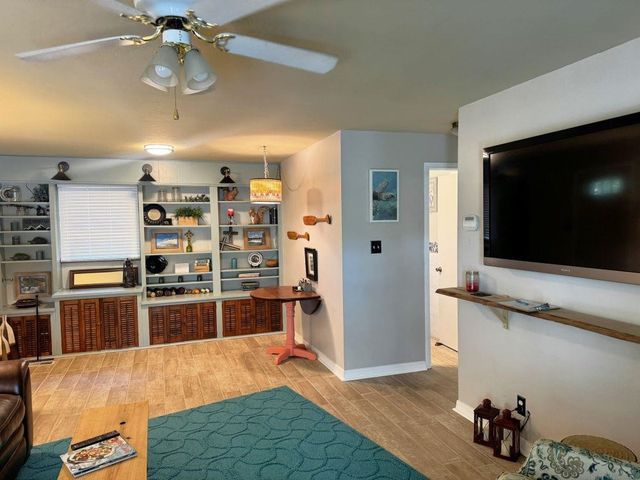 236 E Lakeshore Drive, Cherokee Village, AR 72525
