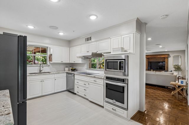 7519 Larchview Drive, Dallas, TX 75254