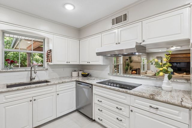 7519 Larchview Drive, Dallas, TX 75254