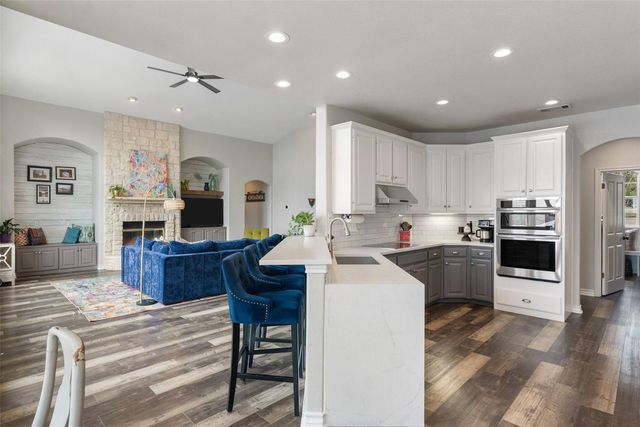 320 Heritage DR, Austin, TX 78737