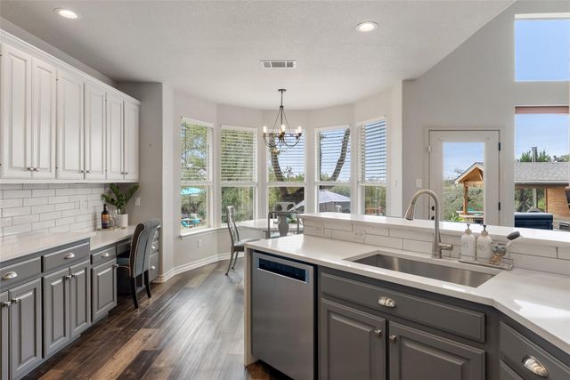 320 Heritage DR, Austin, TX 78737