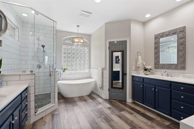 320 Heritage DR, Austin, TX 78737