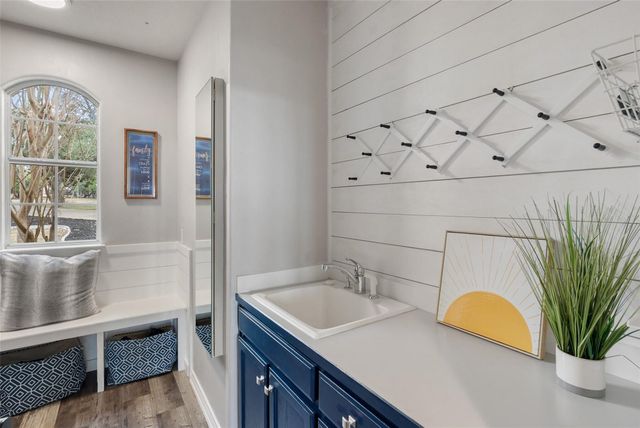 320 Heritage DR, Austin, TX 78737