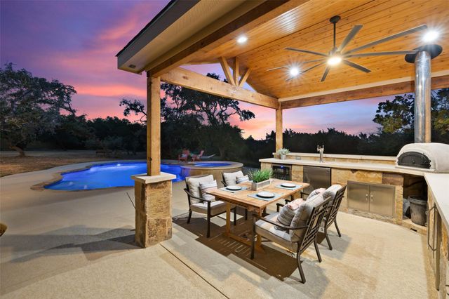 320 Heritage DR, Austin, TX 78737