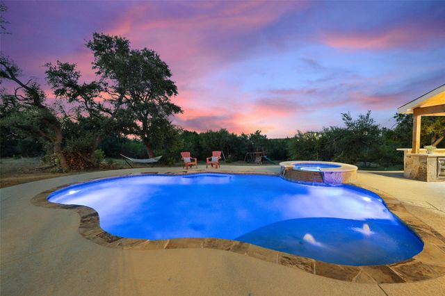 320 Heritage DR, Austin, TX 78737