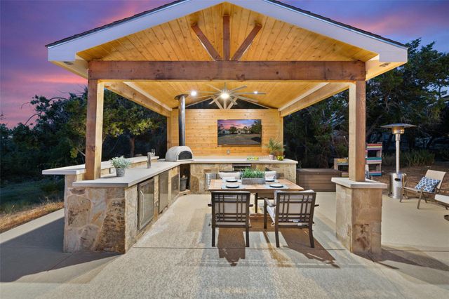 320 Heritage DR, Austin, TX 78737