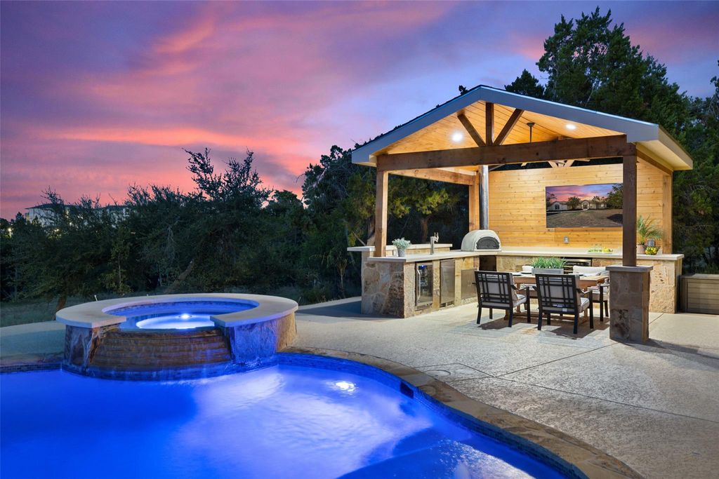 320 Heritage DR, Austin, TX 78737