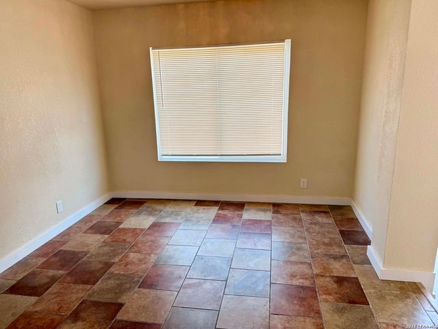 8416 FOREST RIDGE DR, San Antonio, TX 78239