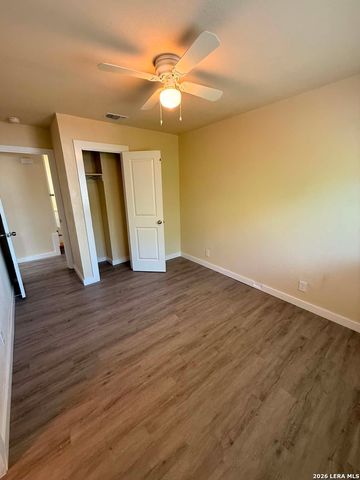 8416 FOREST RIDGE DR, San Antonio, TX 78239