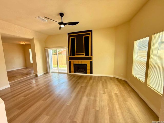 8416 FOREST RIDGE DR, San Antonio, TX 78239