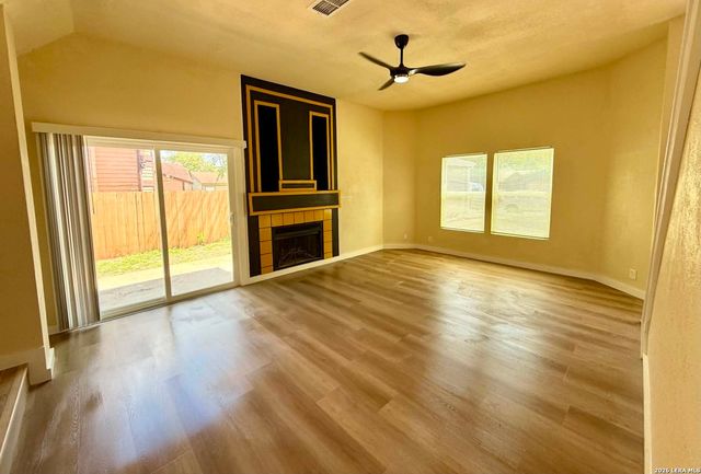 8416 FOREST RIDGE DR, San Antonio, TX 78239