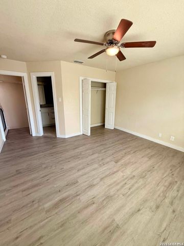 8416 FOREST RIDGE DR, San Antonio, TX 78239