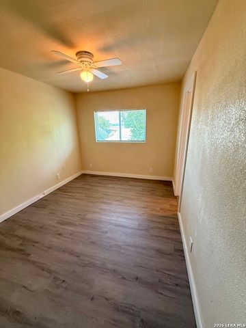 8416 FOREST RIDGE DR, San Antonio, TX 78239