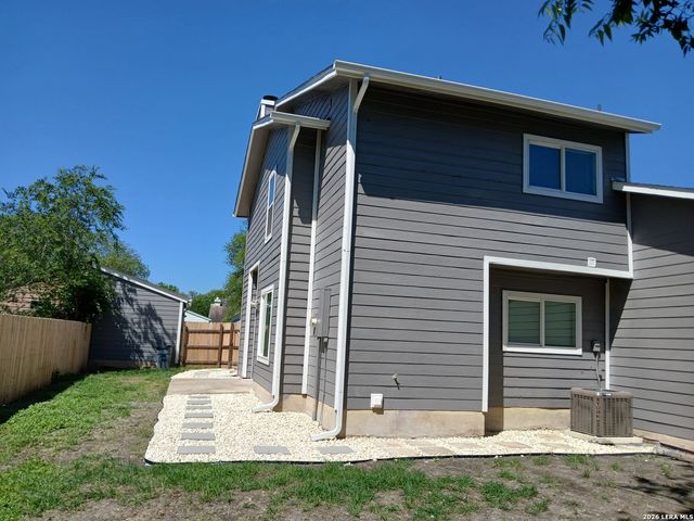 8416 FOREST RIDGE DR, San Antonio, TX 78239