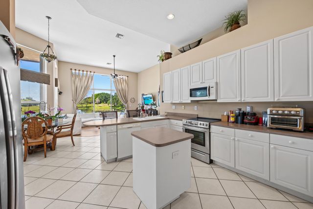8027 N Savannah Circle, Davie, FL 33328