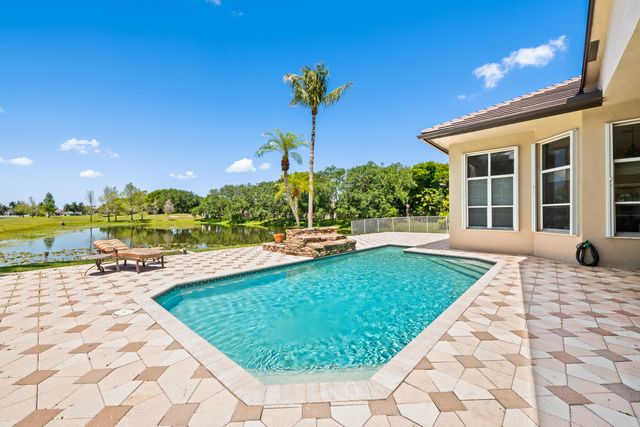 8027 N Savannah Circle, Davie, FL 33328