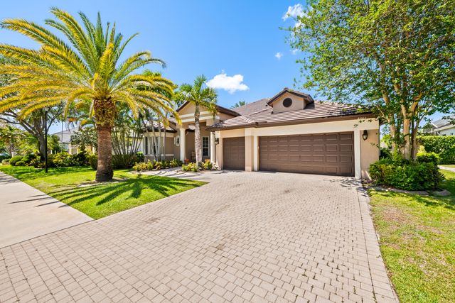 8027 N Savannah Circle, Davie, FL 33328