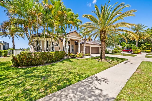 8027 N Savannah Circle, Davie, FL 33328