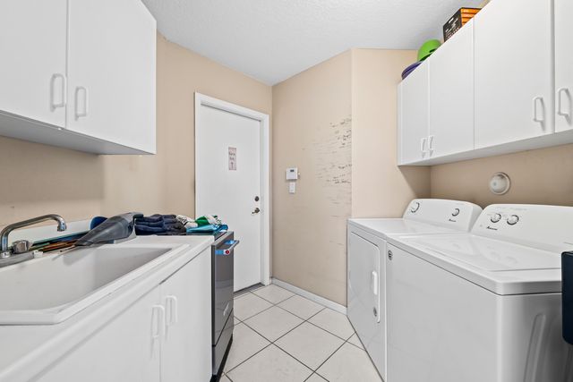 8027 N Savannah Circle, Davie, FL 33328