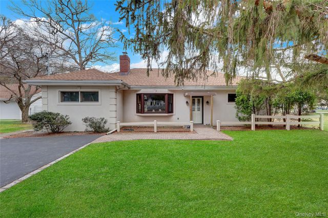 276 Woodlawn Avenue, Saint James, NY 11780