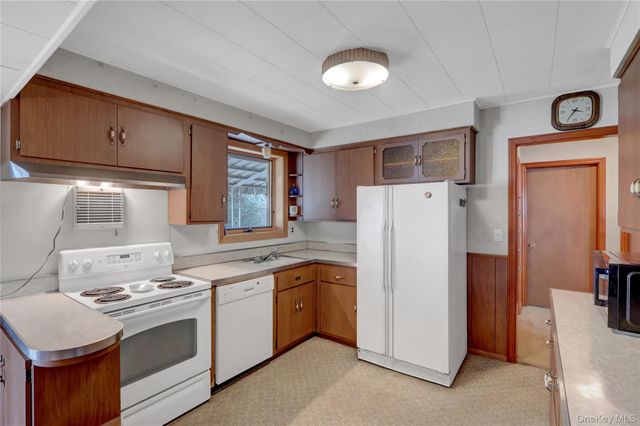 276 Woodlawn Avenue, Saint James, NY 11780