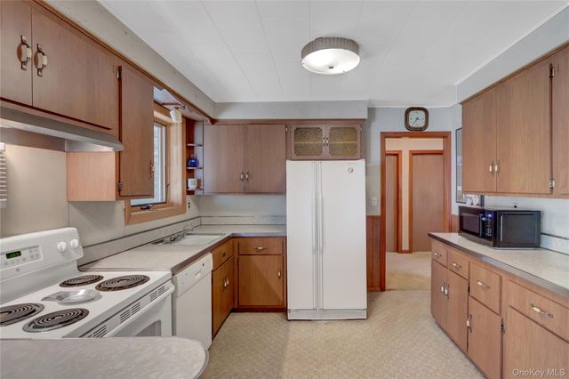 276 Woodlawn Avenue, Saint James, NY 11780