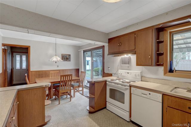 276 Woodlawn Avenue, Saint James, NY 11780