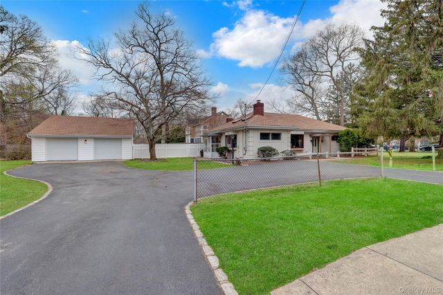 276 Woodlawn Avenue, Saint James, NY 11780