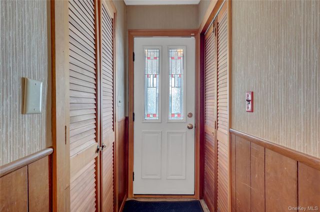 276 Woodlawn Avenue, Saint James, NY 11780