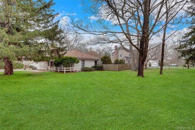 276 Woodlawn Avenue, Saint James, NY 11780