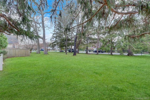 276 Woodlawn Avenue, Saint James, NY 11780