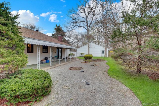 276 Woodlawn Avenue, Saint James, NY 11780