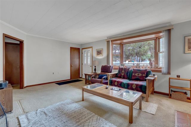 276 Woodlawn Avenue, Saint James, NY 11780