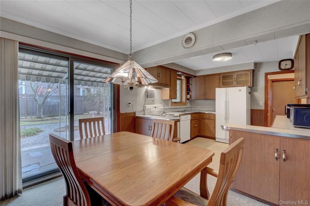 276 Woodlawn Avenue, Saint James, NY 11780