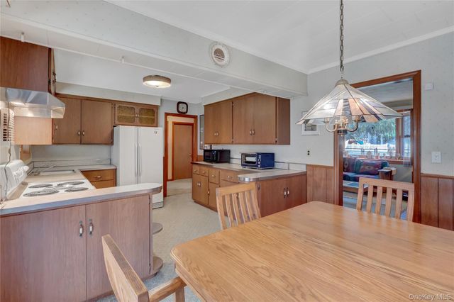 276 Woodlawn Avenue, Saint James, NY 11780