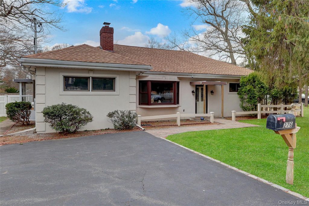 276 Woodlawn Avenue, Saint James, NY 11780