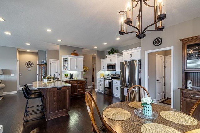 4403 Stonebridge Drive W, St Joseph, MO 64505