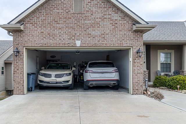 4403 Stonebridge Drive W, St Joseph, MO 64505