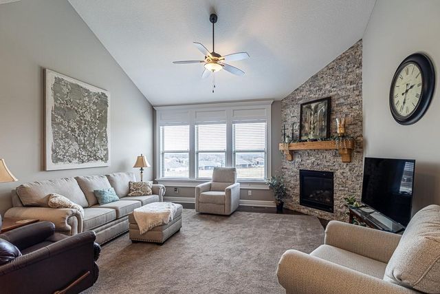 4403 Stonebridge Drive W, St Joseph, MO 64505